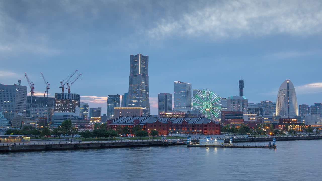 요코하마 만, 타임스