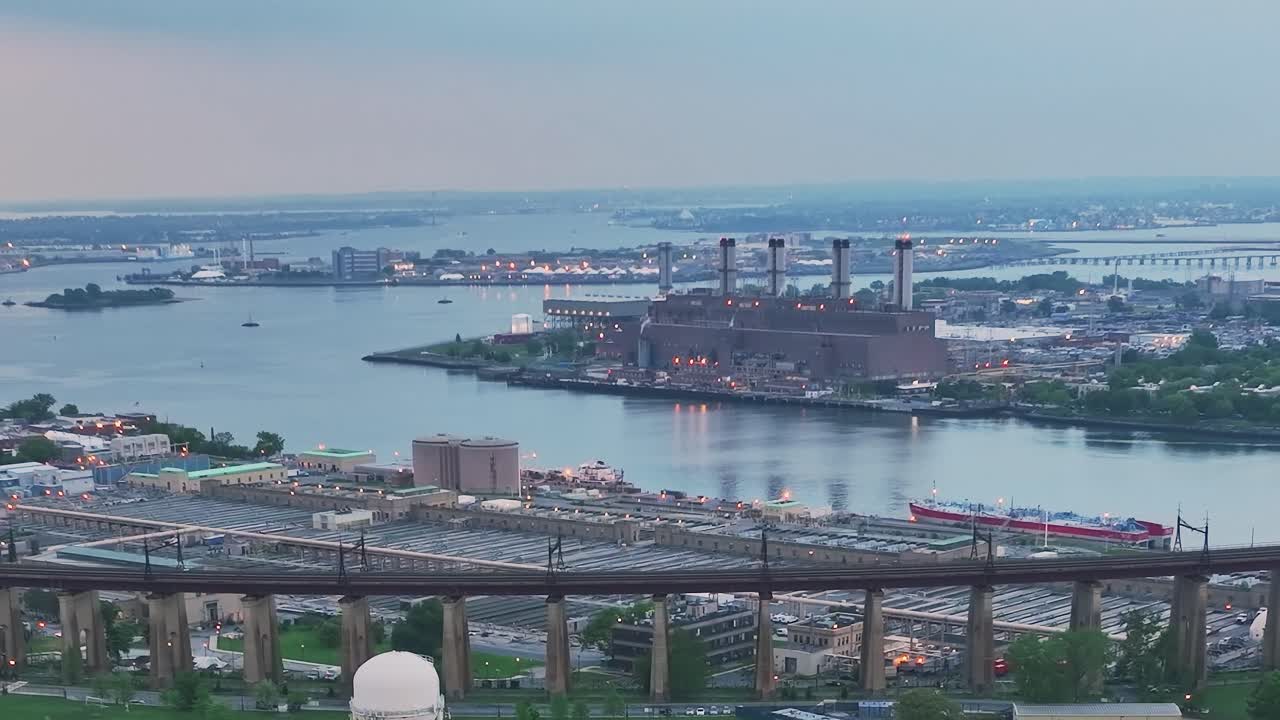 Vista dall'Alto di un Viale di Manhattan e Taxi