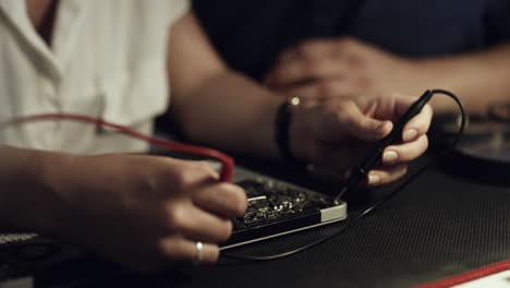 estaré allí si tu computadora necesita reparación.