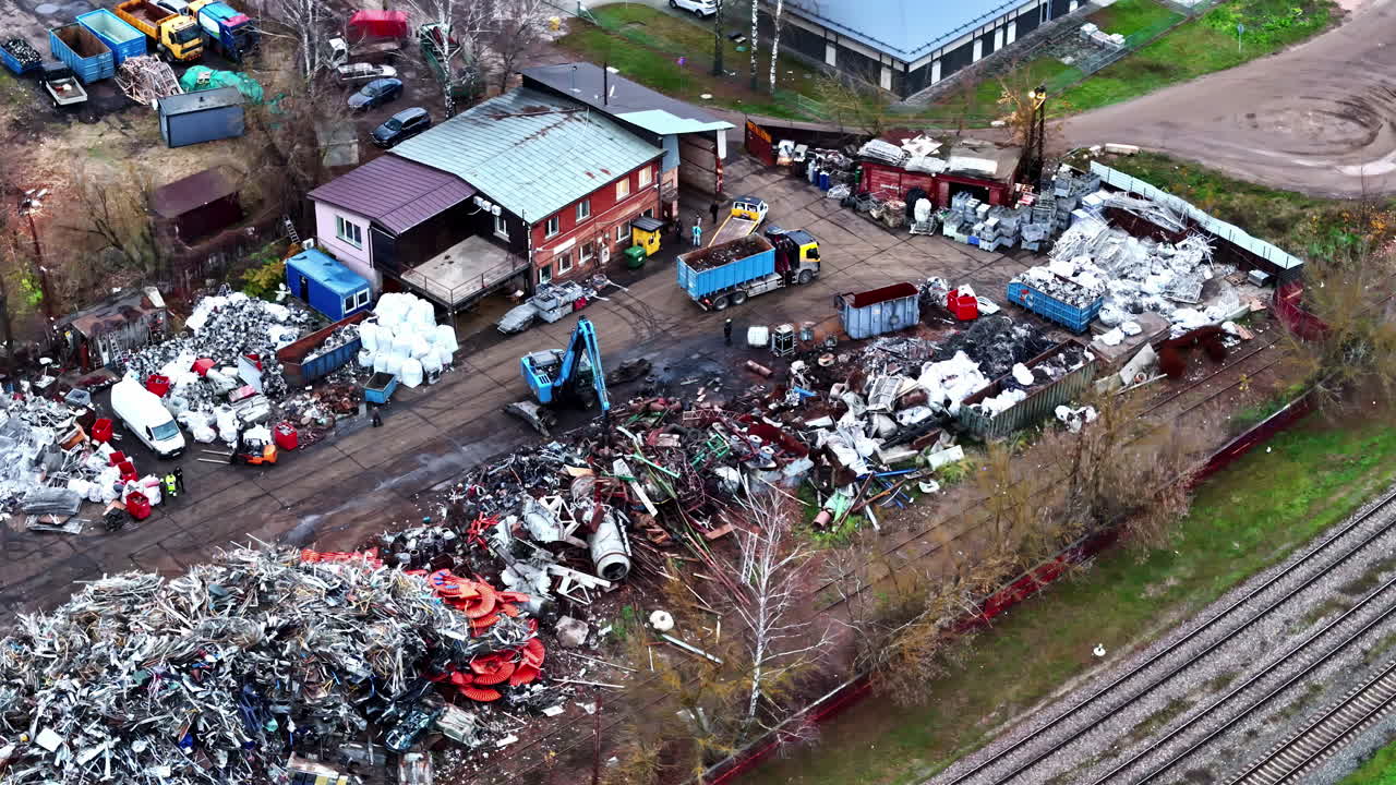 무거운 기계, 금속 재활용 필드 위치와 함께 스크 야드 위를 비행, 을 설립