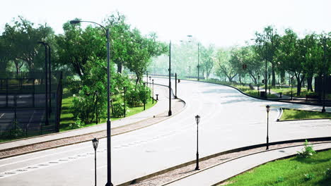 camino vacío del parque de la ciudad durante el día