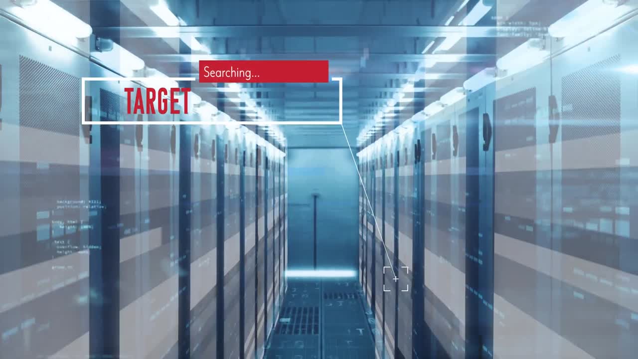 animación del procesamiento de datos contra rastros de luz sobre la sala del servidor informático