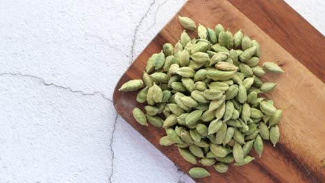 Close-up-of-cardamom-on-a-spoon-on-table