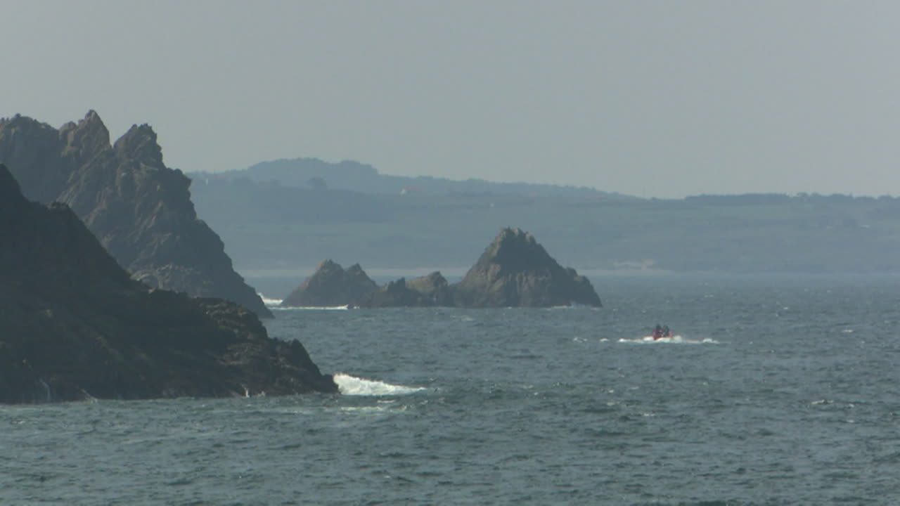 배 를 타고 있는 해안 풍경