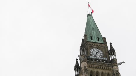 Torre-De-La-Paz-En-La-Colina-Del-Parlamento-En-Ottawa,-Canadá