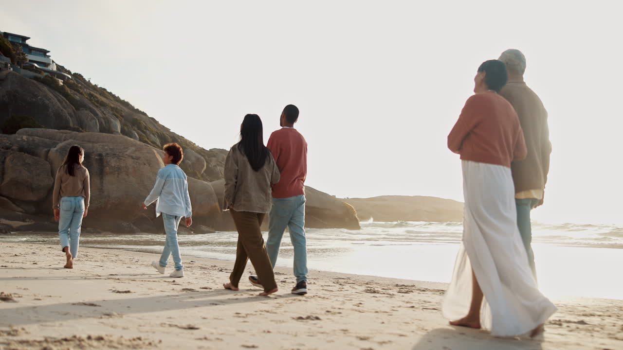 해변, 휴가 및 큰 가족 휴가에 산책