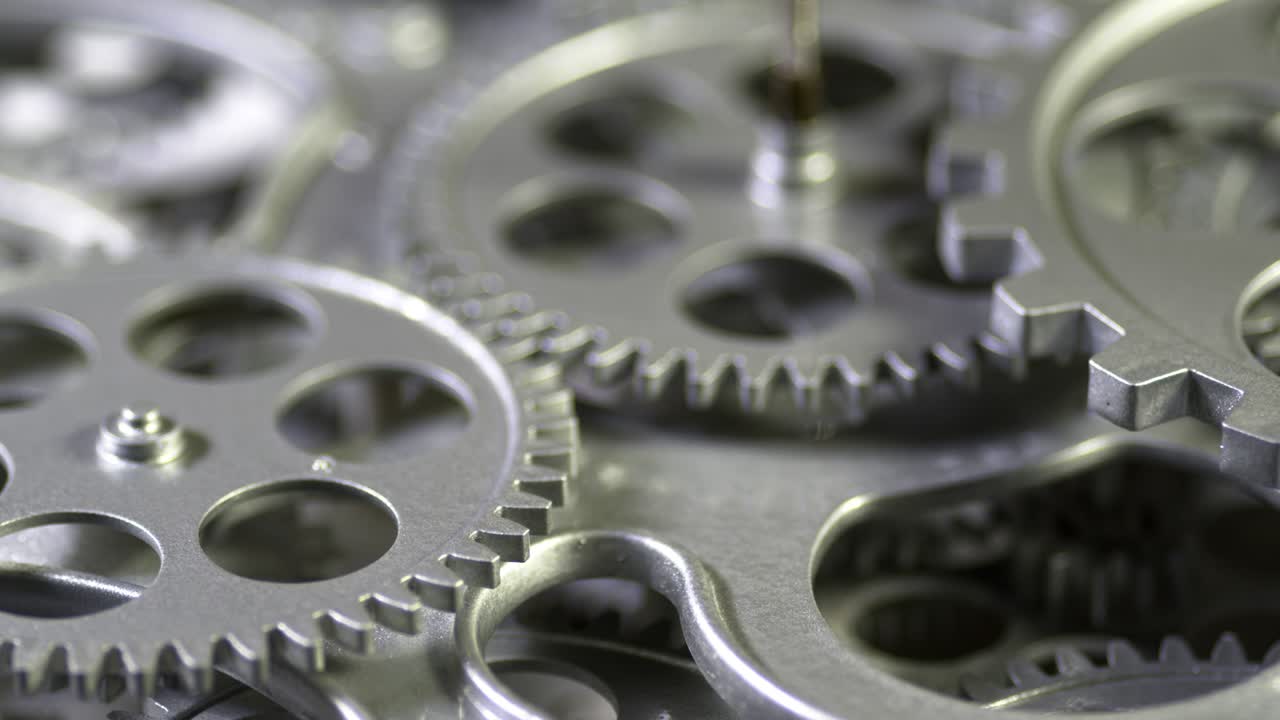 rotación de los engranajes metálicos