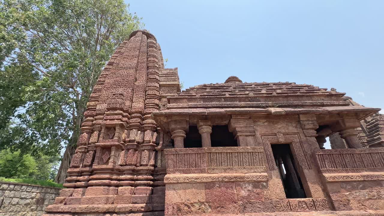 The ancient, stone-built Hindu temples in Amarkantak, particularly those dating back to the 11th century, include the Machhendranath and Pataleshwar temples, built by the Kalachuri king Karnadeva