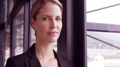 Businesswoman-looking-at-the-window