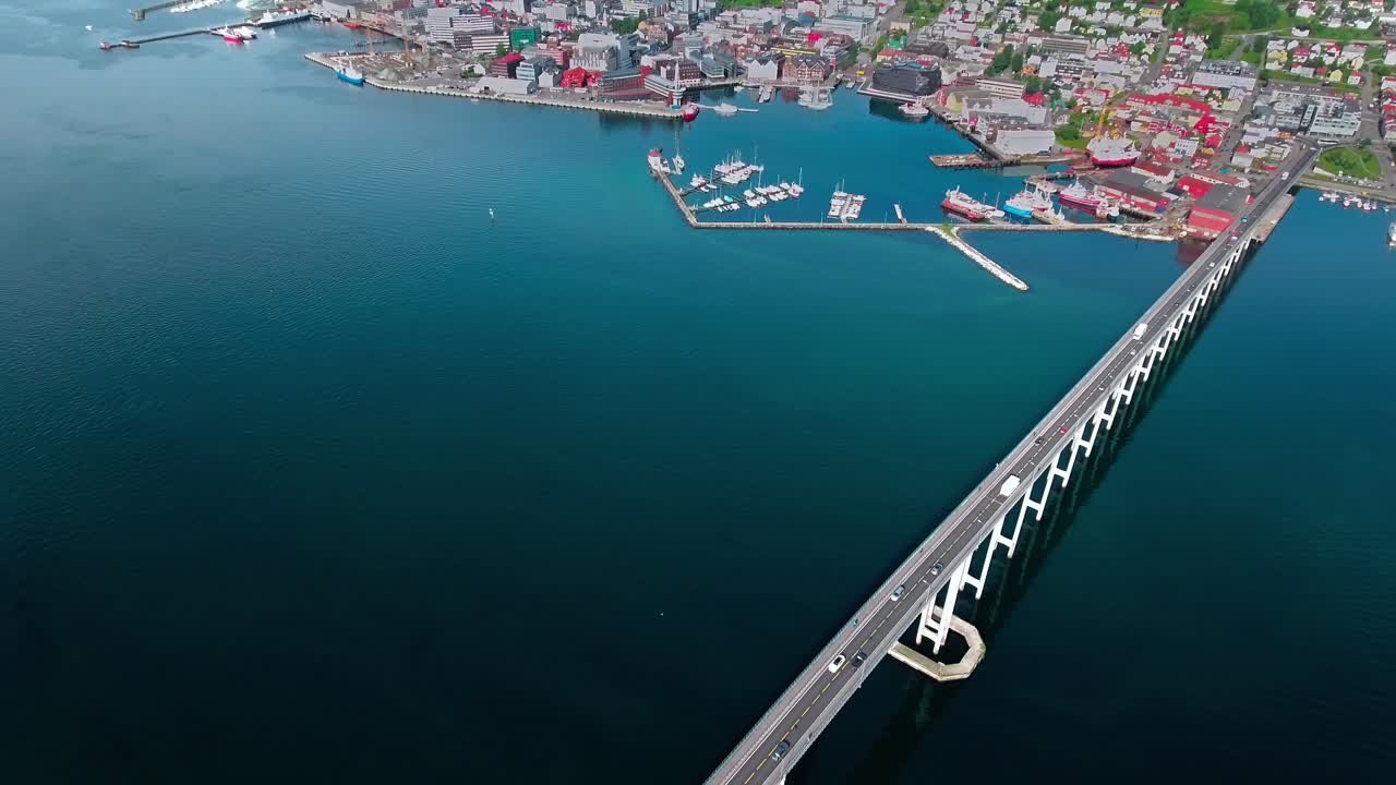 노르웨이 트롬소 시의 다리 항공 영상