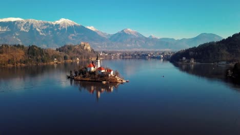 Luftaufnahmen-Von-4K-Drohnen-Vom-Bleder-See-In-Slowenien