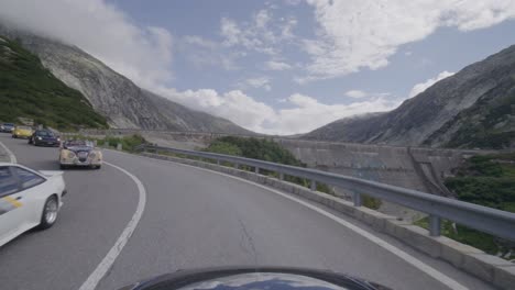 Die-Fahrt-Von-Der-Grimsel-Zum-Furkapass-Durch-Das-Berühmte-Tal-In-Den-Schweizer-Alpen