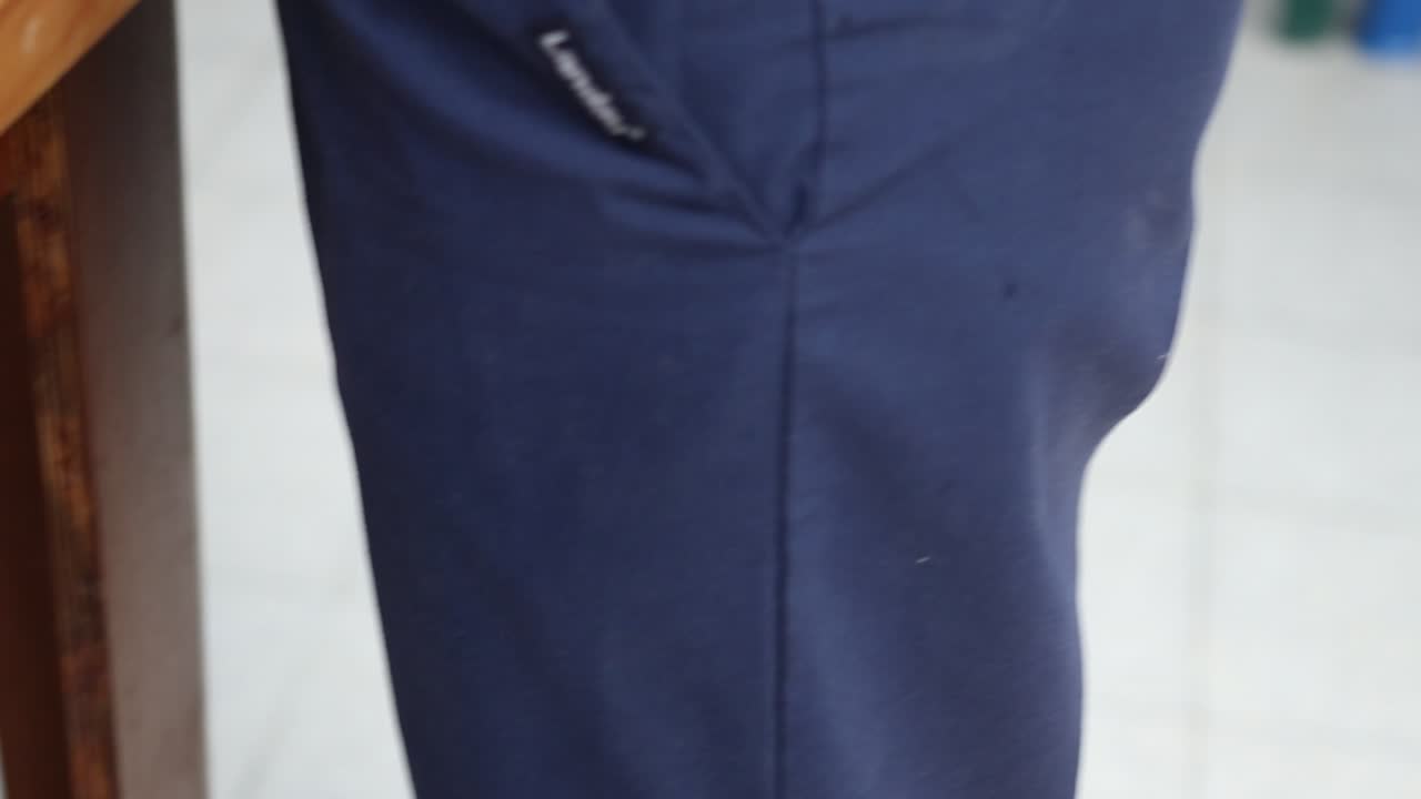 과테말라에서 보철물을 만드는 남자