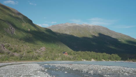 Small-Cottage-At-The-Bottom-Of-The-Hill-In-Anderdalen-National-Park-In-Senja,-Norway---wide-shot