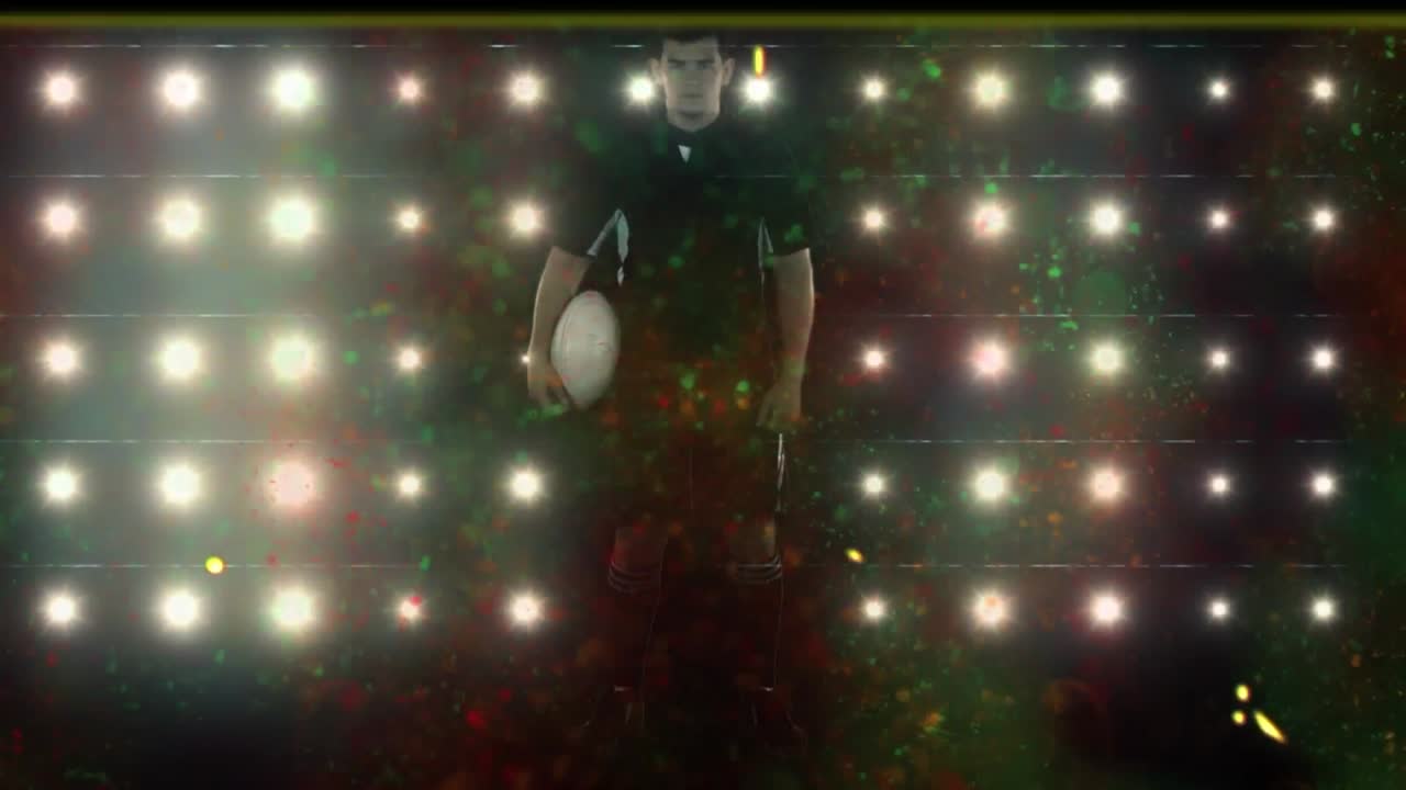 animación de un clip de película dañado de un jugador de rugby caucásico sosteniendo la pelota frente a los reflectores