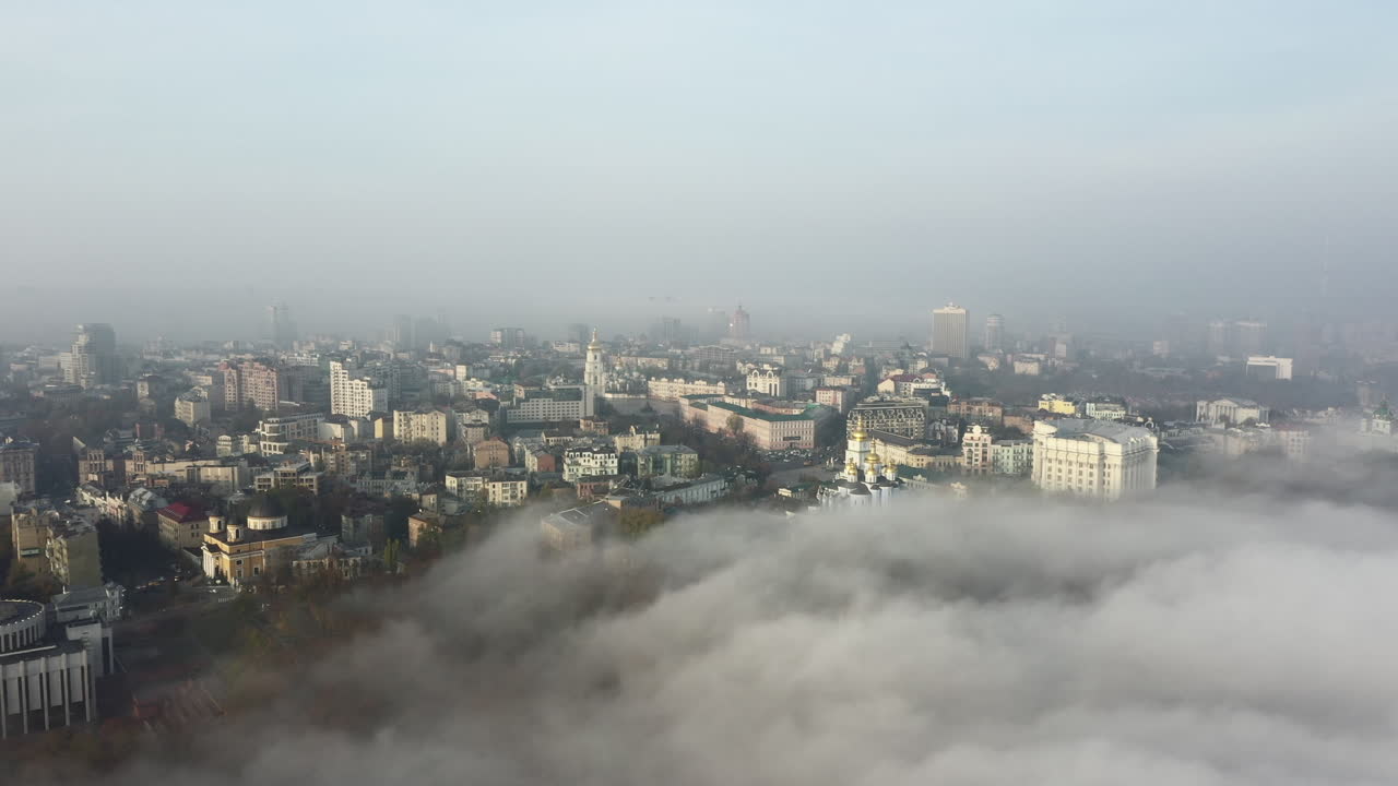키예프 의 안개 가 가득 한 도시 풍경