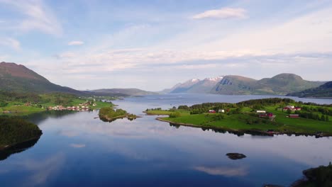 Imágenes-Aéreas-Hermosa-Naturaleza-Noruega.