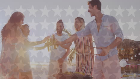animación del patrón de diseño de estrellas sobre un grupo de amigos diversos brindando bebidas en la playa.