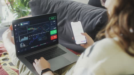 girl trading online at home