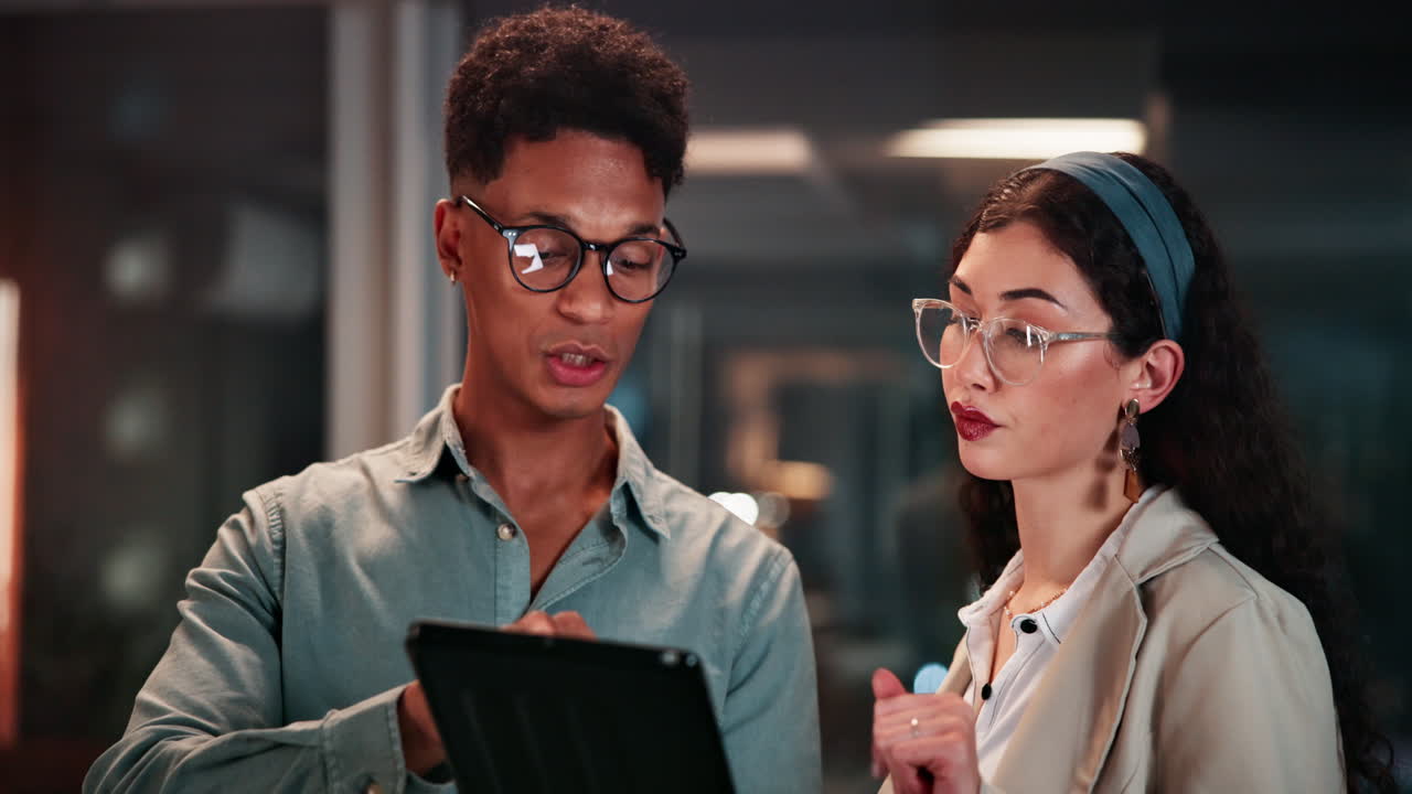 Business Colleagues Collaborating