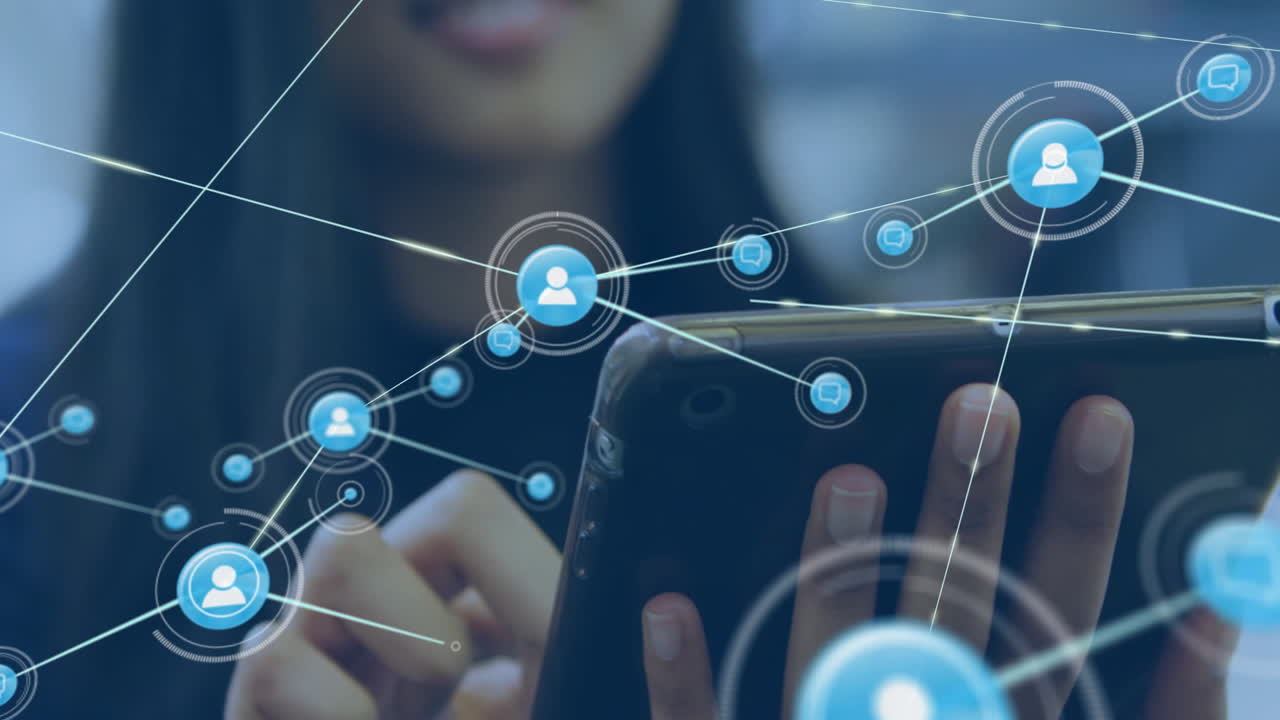 animación de la red de conexiones con personas iconos sobre mujer biracial usando tableta