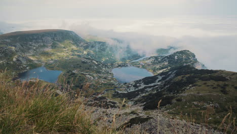 Blick-Von-Der-Spitze-Von-Haramiya-Auf-Die-Sieben-Rila-seen-In-Rila,-Bulgarien