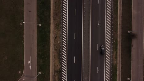 toma aérea de una carretera