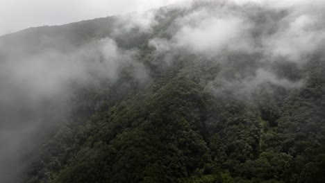 Aufnahmen,-Die-In-Den-Bergen-Von-Madeira,-Portugal,-Gefilmt-Wurden