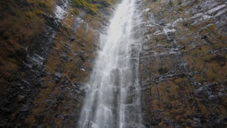 Schöner-Wasserfall-400ft-Hawaii-Maui