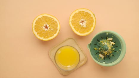jugo de naranja recién exprimido