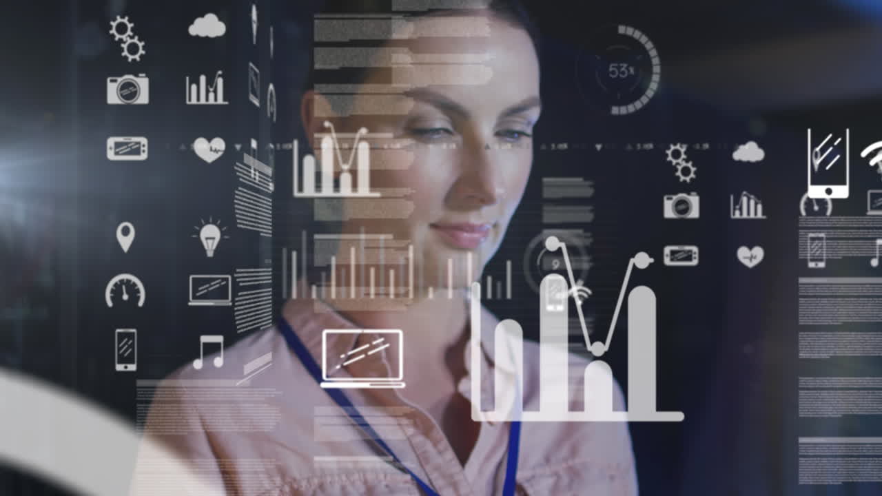 animación del procesamiento de datos sobre ingeniera de ti caucásica con tableta por servidor de computadora
