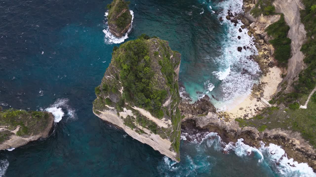 Sumérgete en el acantilado de Diamond Beach, Nuda Penida, Bali
