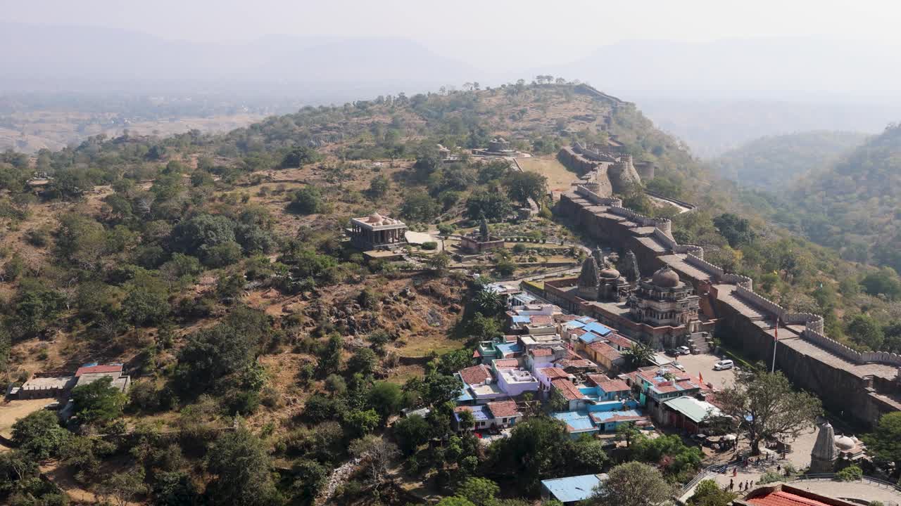 Panoramic view of Kumbhalgarh Fort and surrounding village in Rajasthan, India