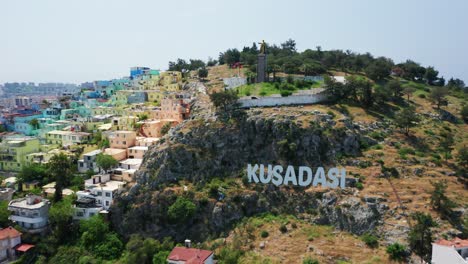 turquía, kusadisi, imágenes típicas de un centro turístico.