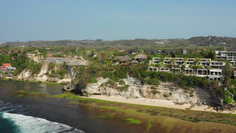 The-town-of-Bingin-at-the-cliffs-of-Uluwatu-during-low-tide