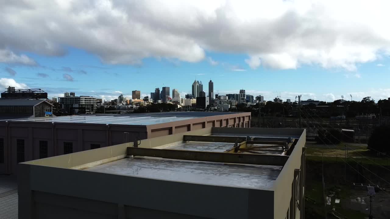 이스트 퍼스 에 있는 폐기 된 폐기 된 발전소 공장 창고