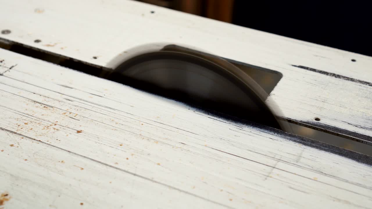 원형 도자기. 목공.