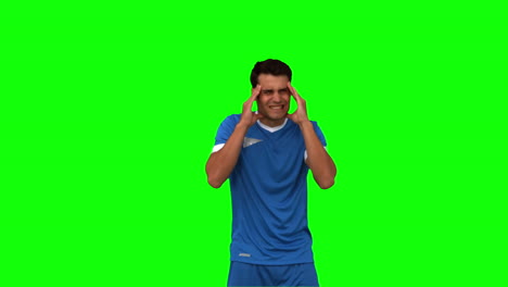 Football-Spieler-Leidet-Unter-Kopfschmerzen-Auf-Greenscreen