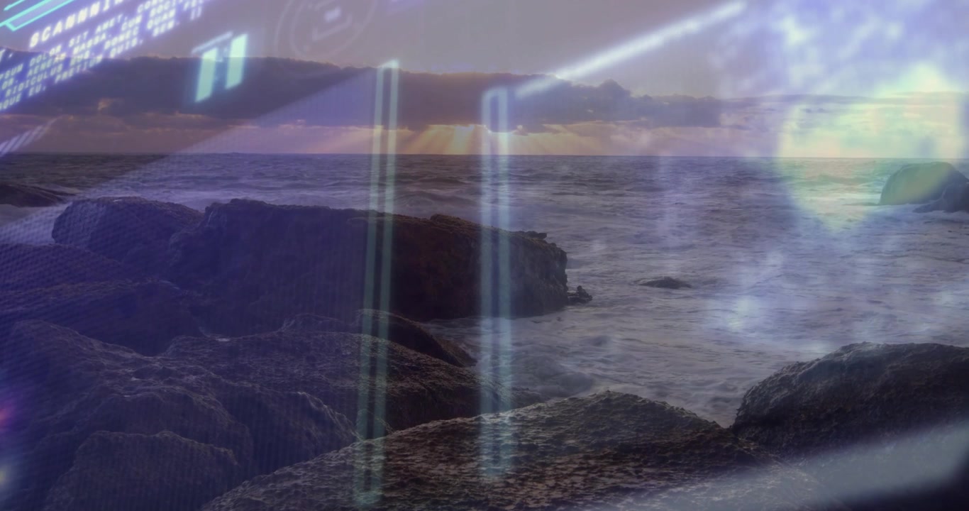 Il sole indugia al tramonto, causando lo sfarfallio di un'interfaccia digitale su una costa rocciosa, che mostra dati sull'oceano.