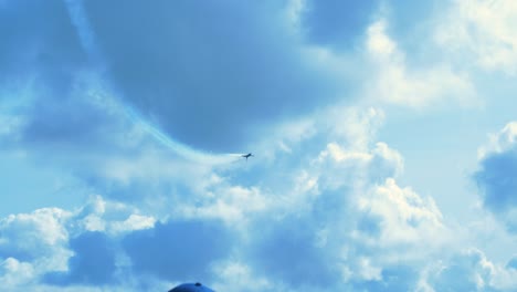 f-16 fighting falcon fighter jet high speed flypast with multiple rolls and high g pull up, baltic international airshow, handheld 4k shot