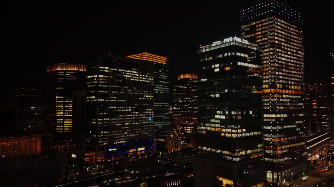 paisaje urbano nocturno con edificios iluminados