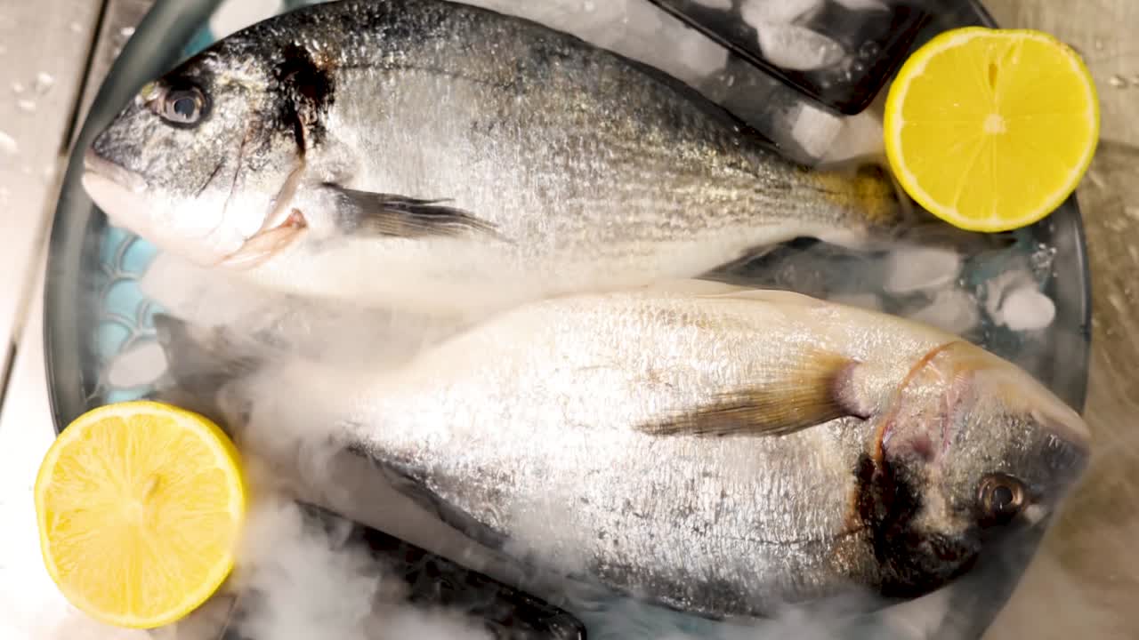 신선한 바다 바스, 레몬과 얼음