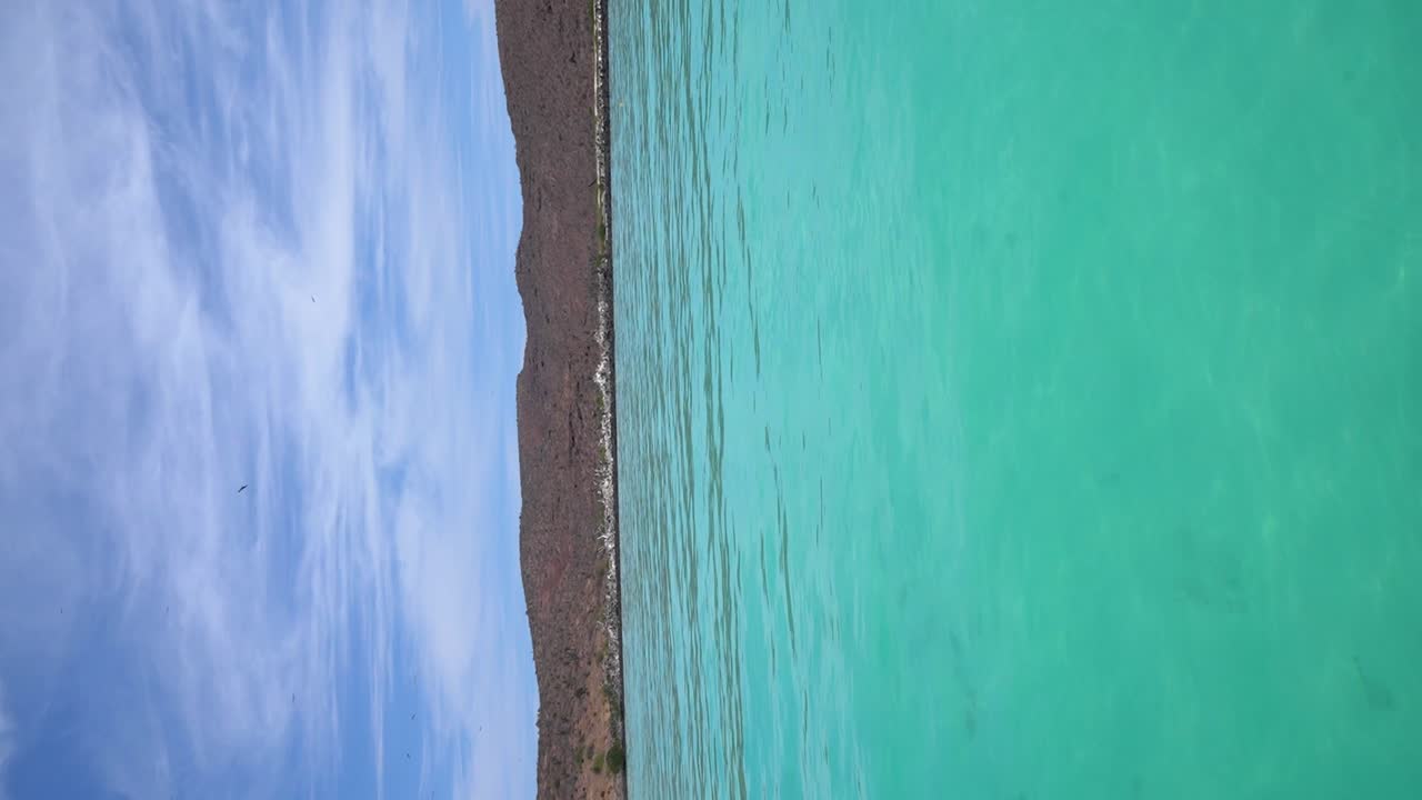 agua clara del océano por la isla coronado, loreto, baja california sur