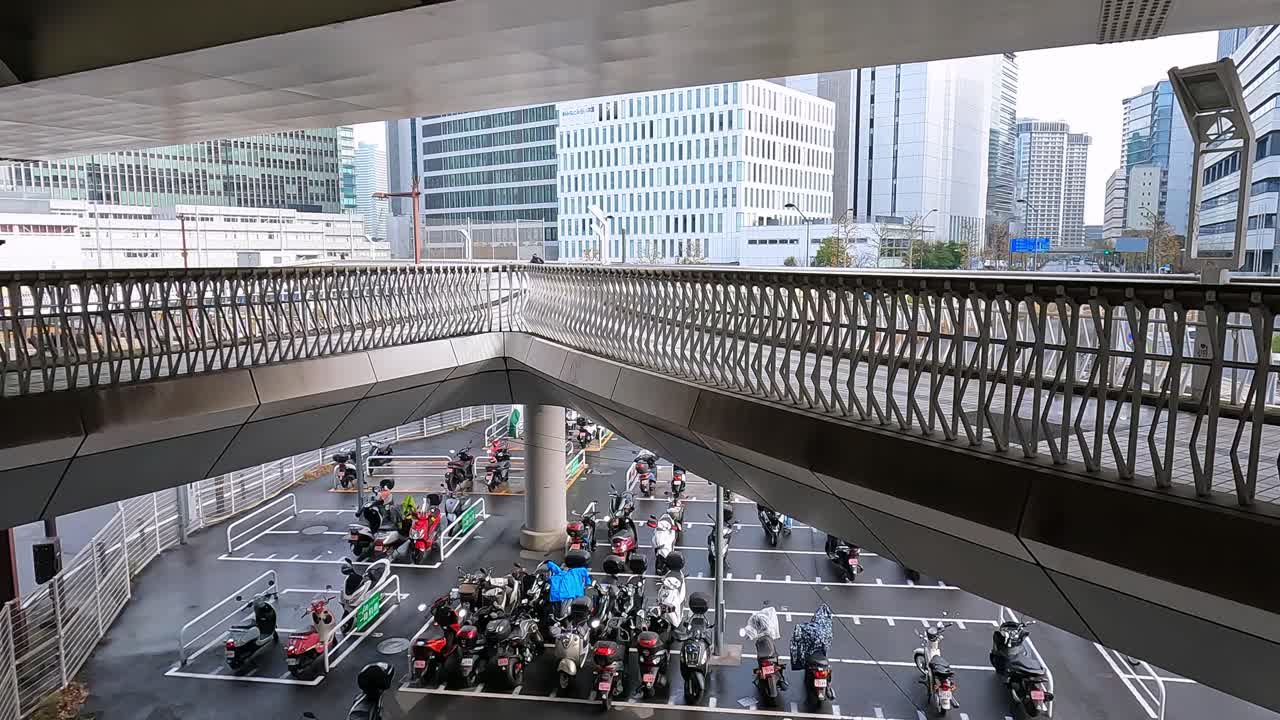 교통층, 산책로, 다리, 고속도로