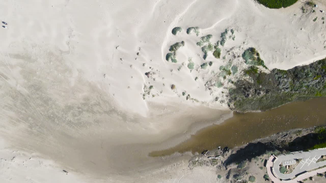 песчаный пляж в заливе морро, калифорния