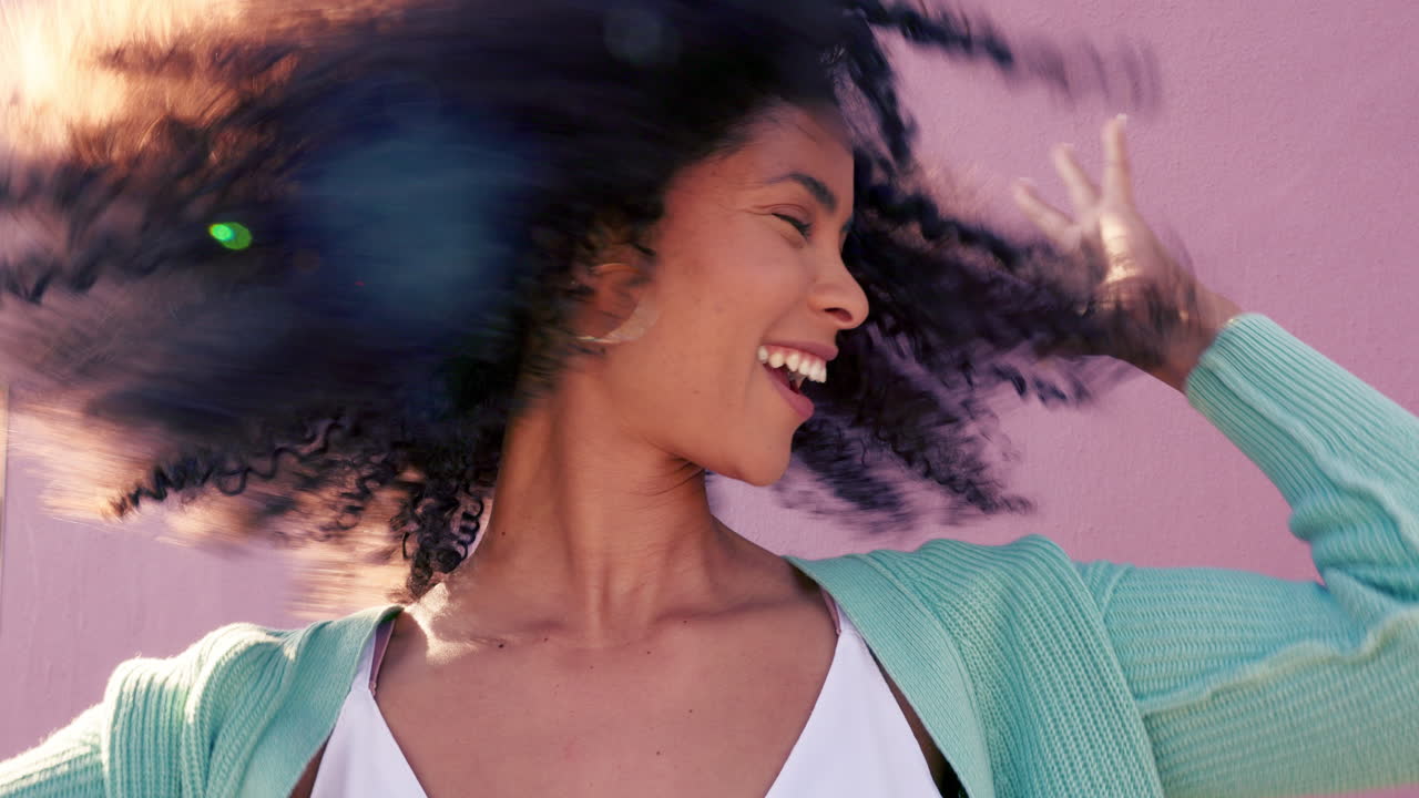 retrato de una mujer tocando