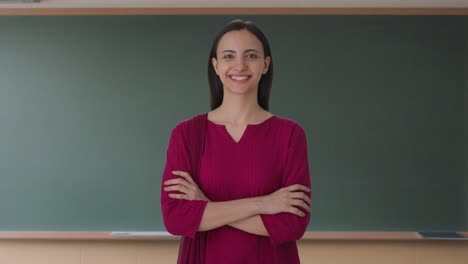 retrato de una feliz maestra india