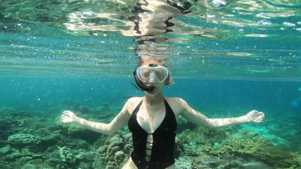 ⁇ 피한 키스를 보내고 있어