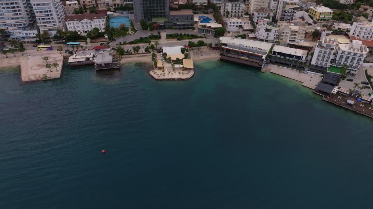 Berrak sularda yatan SS Probitas batığının drone çekimi, Saranda.