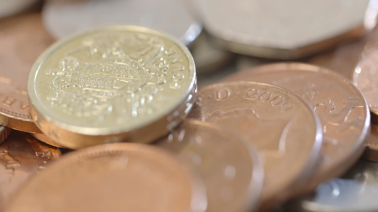 영국 통화를 중심으로 회전